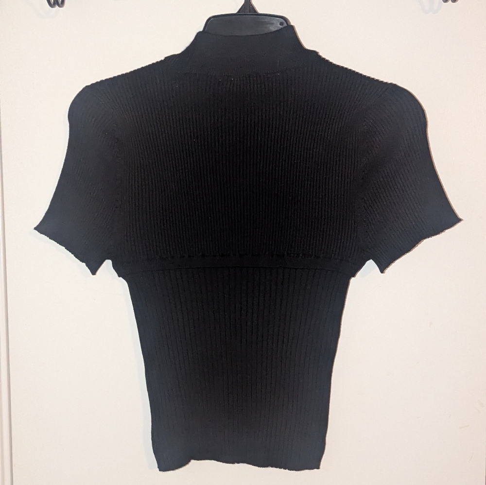 Keyhole Lace Up Ribbed Crop Top - Picture 2 of 5
